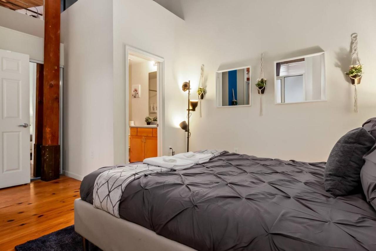 Апартаменты Trifecta Historic Brick 2Br Getaway Superhost Дарем Экстерьер фото