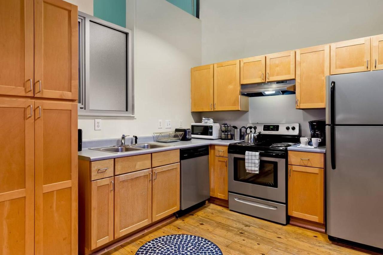 Апартаменты Trifecta Historic Brick 2Br Getaway Superhost Дарем Экстерьер фото